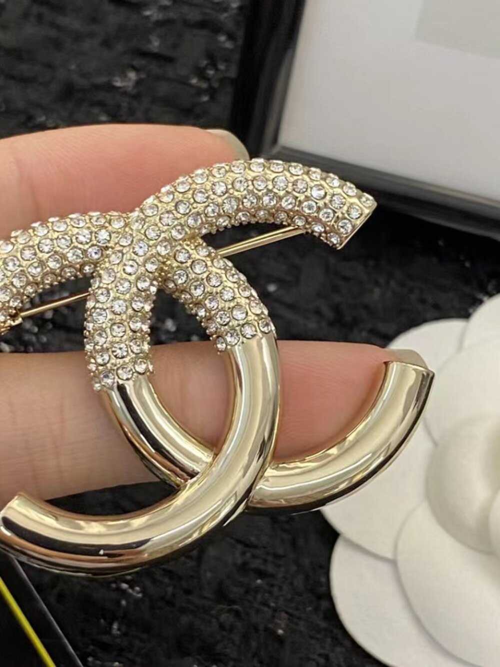 💕Chanel Half-Diamond Large Double-C Brooch - Picture 7 of 10